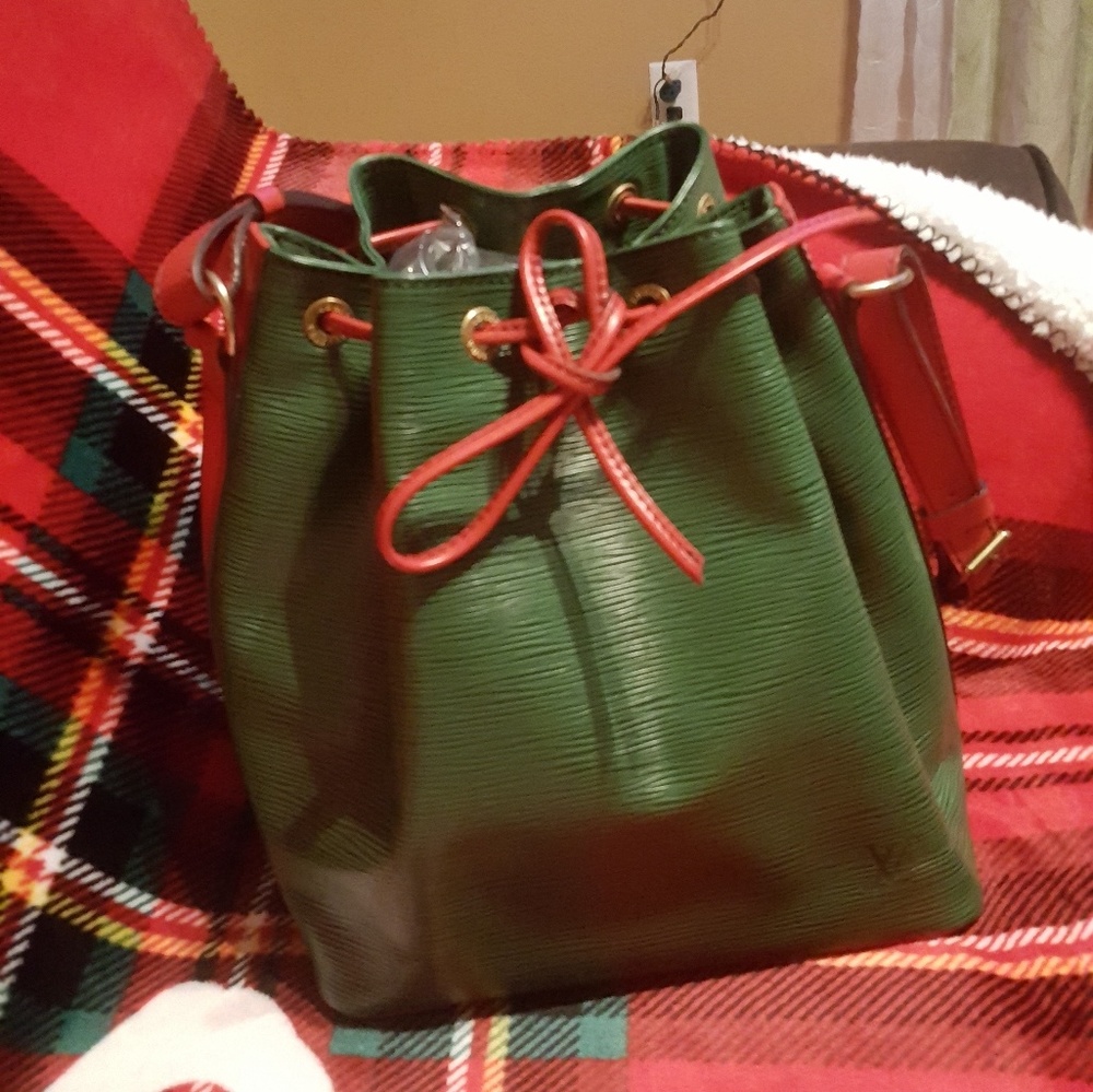 🚫🚫🚫SOLD🚫🚫Epi Noe Louis vuitton green and red